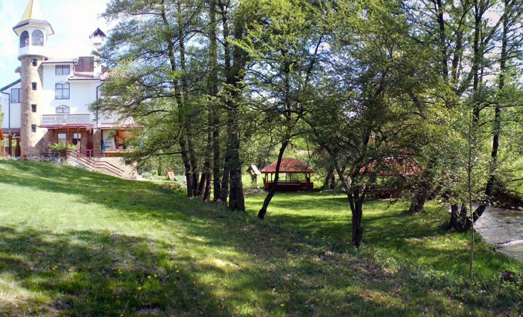 Hotel Paradise Place Kalofer Εξωτερικό φωτογραφία