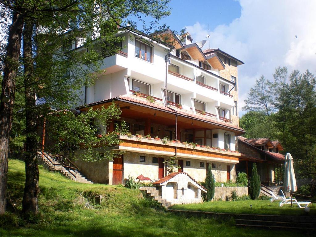 Hotel Paradise Place Kalofer Εξωτερικό φωτογραφία