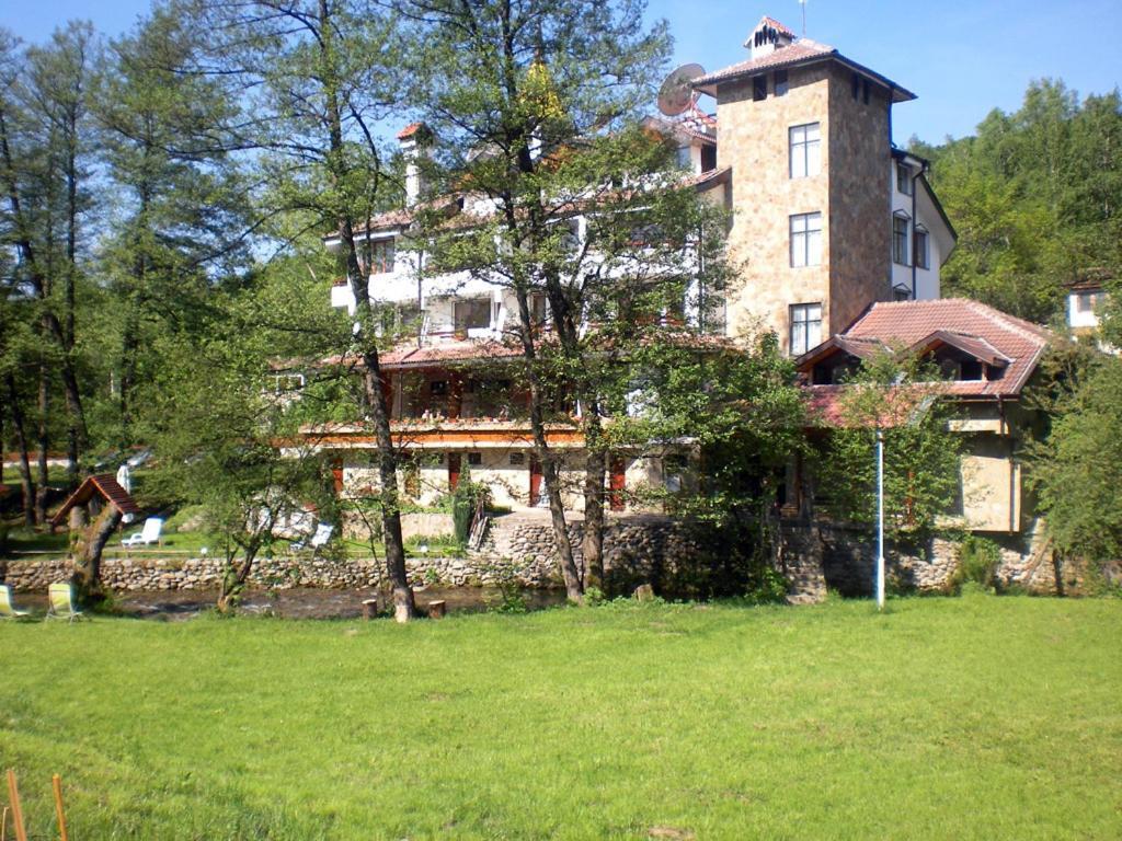 Hotel Paradise Place Kalofer Εξωτερικό φωτογραφία