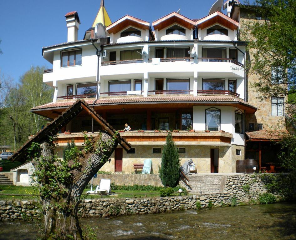 Hotel Paradise Place Kalofer Εξωτερικό φωτογραφία