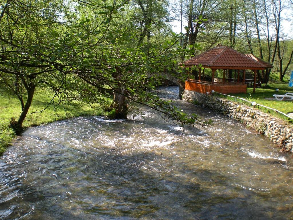 Hotel Paradise Place Kalofer Εξωτερικό φωτογραφία